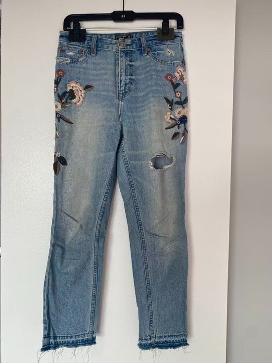 Abercrombie & Fitch Denim - Abercrombie & Fitch Floral Embroidered Girlfriend Jeans